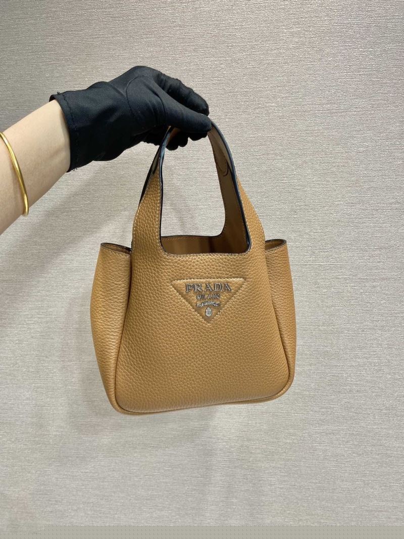 Pra*a shopping bags